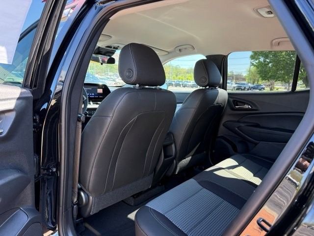New 2026 Chevrolet Trax LT w/ Midnight Edition FWD image 13