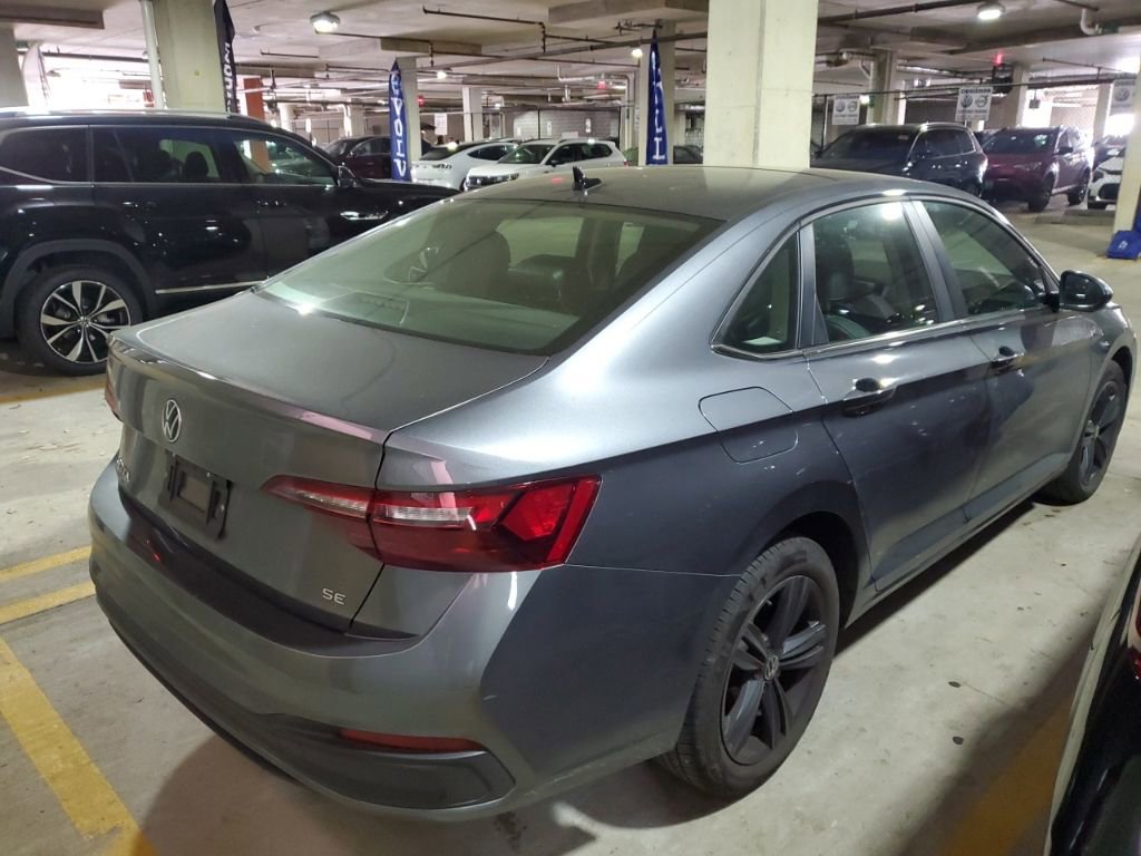 Certified 2023 Volkswagen Jetta SE w/ Panoramic Sunroof Package FWD image 4