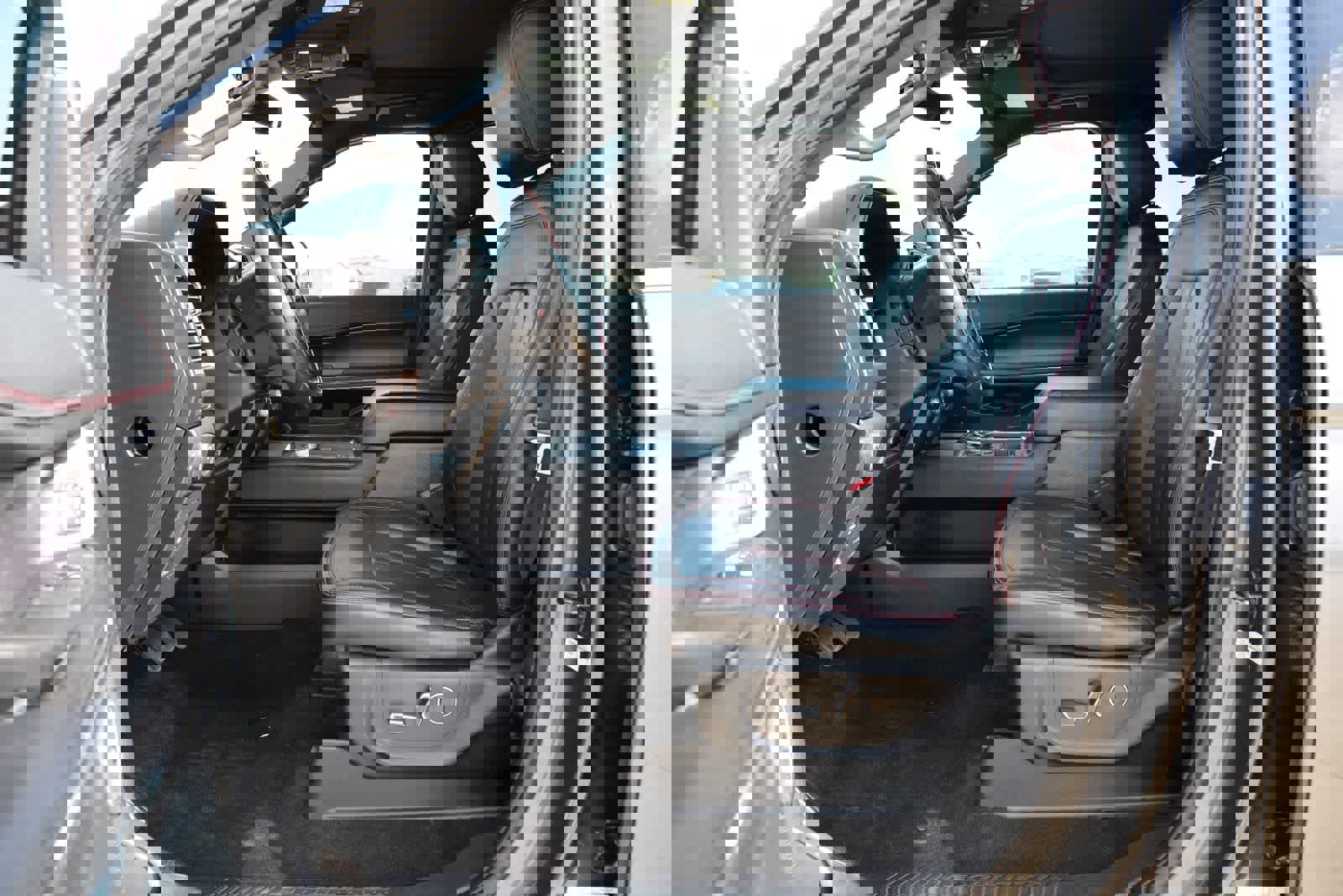 Used 2019 Ford Expedition Limited w/ Equipment Group 303A image 18