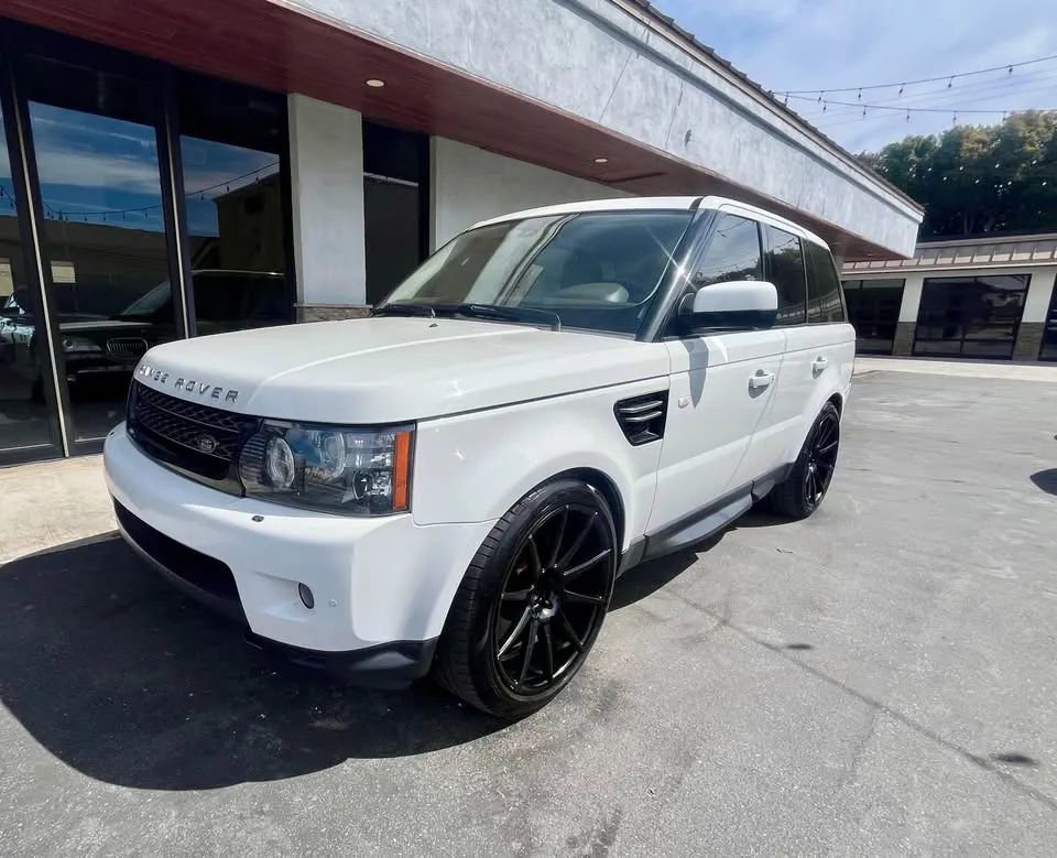 Used 2013 Land Rover Range Rover Sport HSE image 2
