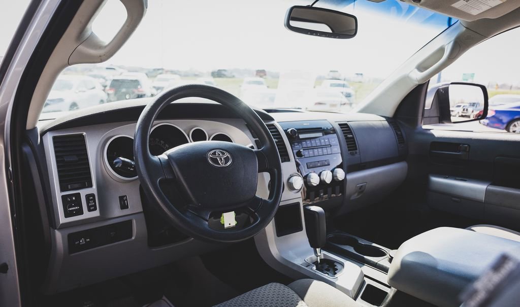 Used 2007 Toyota Tundra 4x4 Regular Cab image 2