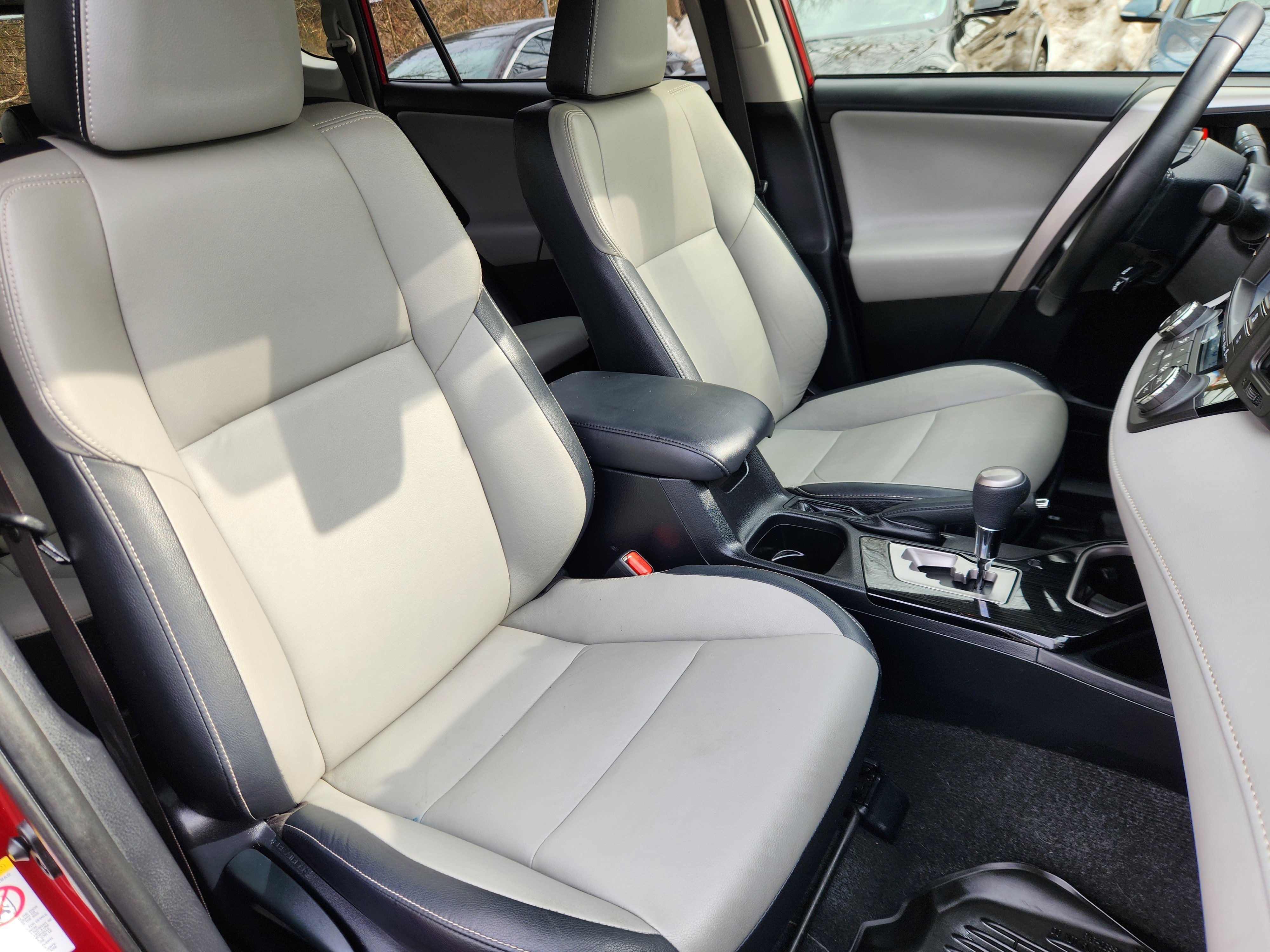 Used 2018 Toyota RAV4 Limited w/ All Weather Liner Package image 15