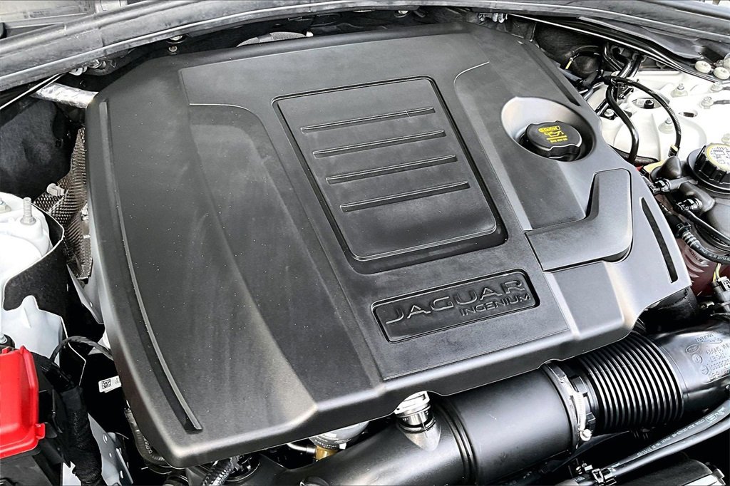 Used 2025 Jaguar F-PACE R-Dynamic S image 29