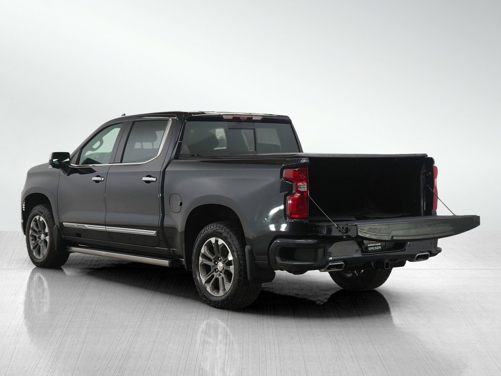 Used 2023 Chevrolet Silverado 1500 High Country w/ Technology Package image 9