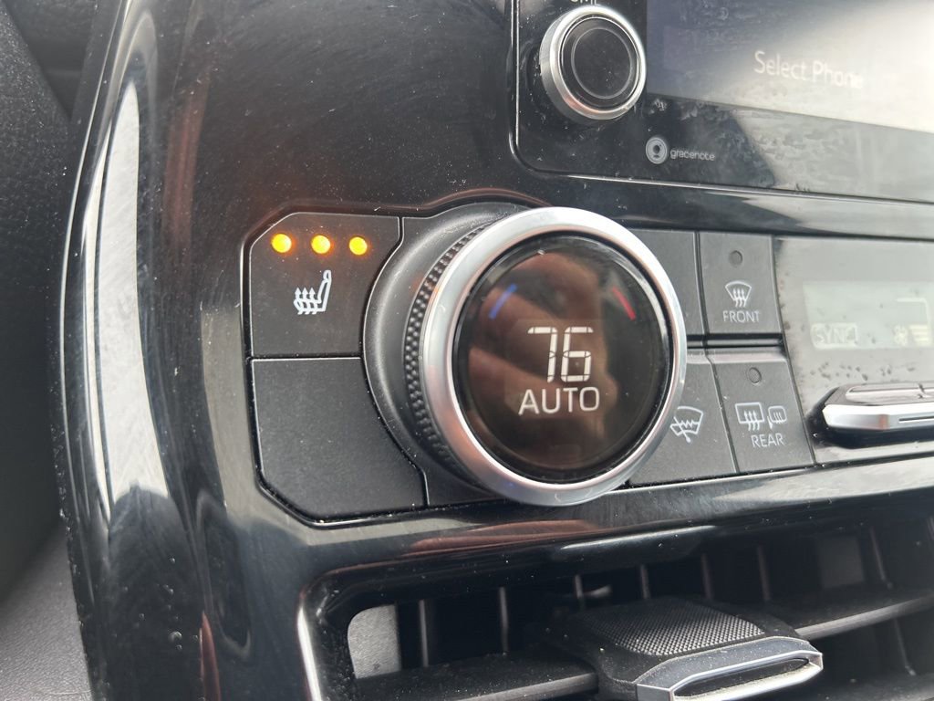 Used 2020 Toyota Highlander XLE image 27