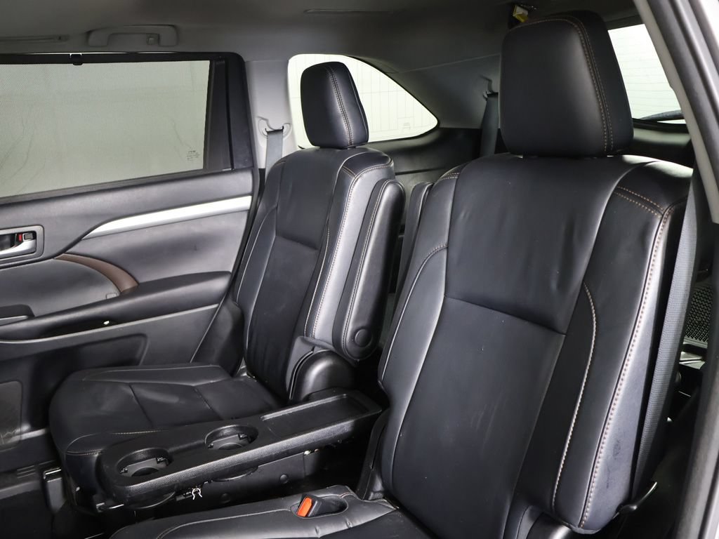 Used 2017 Toyota Highlander XLE w/ Carpet Mat Package AWD/4WD image 31