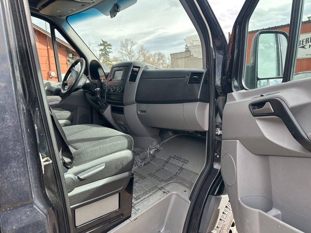 Used 2016 Mercedes-Benz Sprinter 2500 image 11