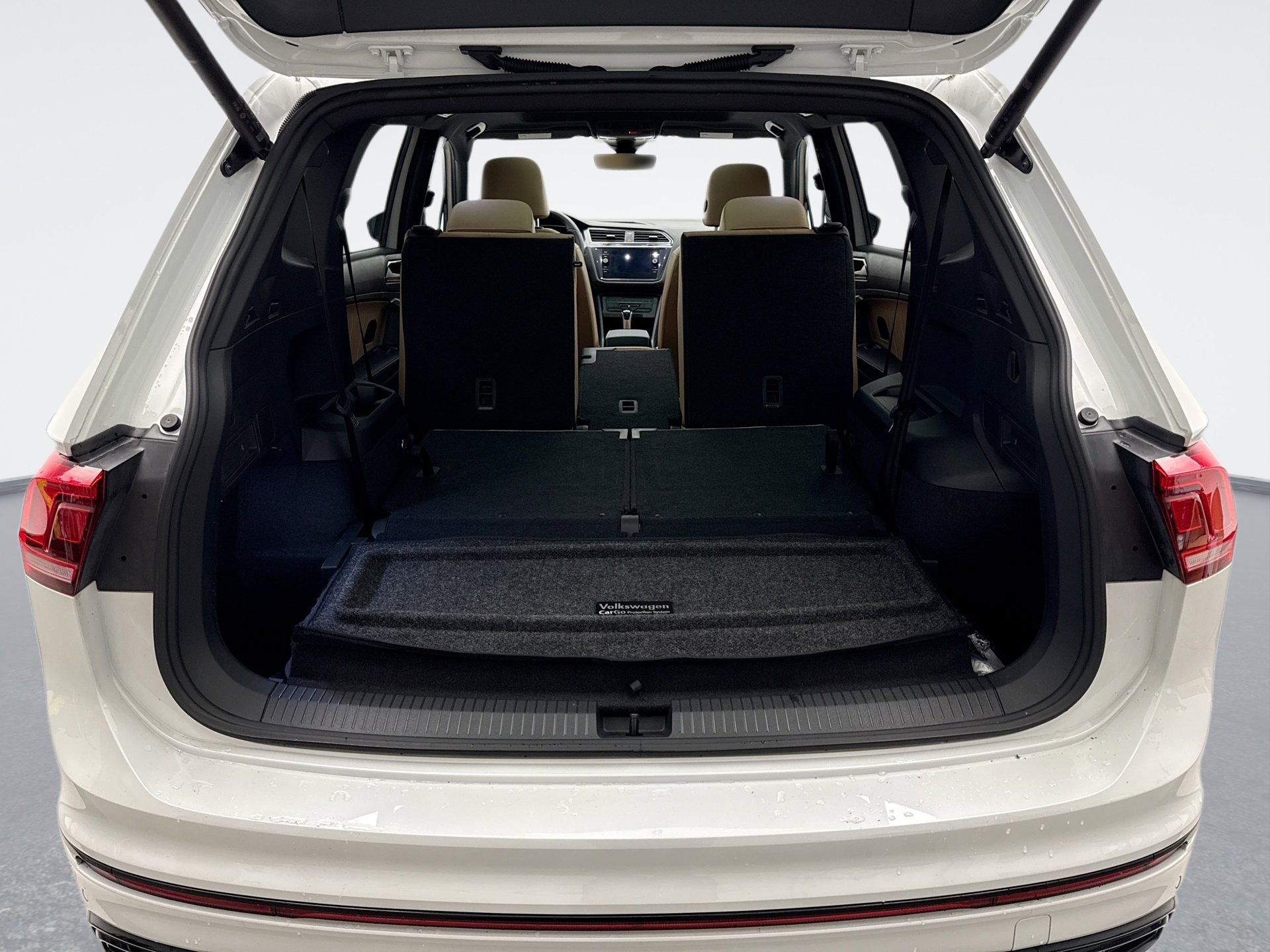 Used 2024 Volkswagen Tiguan SE R-Line image 24