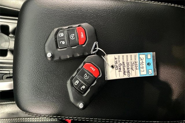 Used 2022 Jeep Wrangler Unlimited Sahara w/ Cold Weather Group image 36