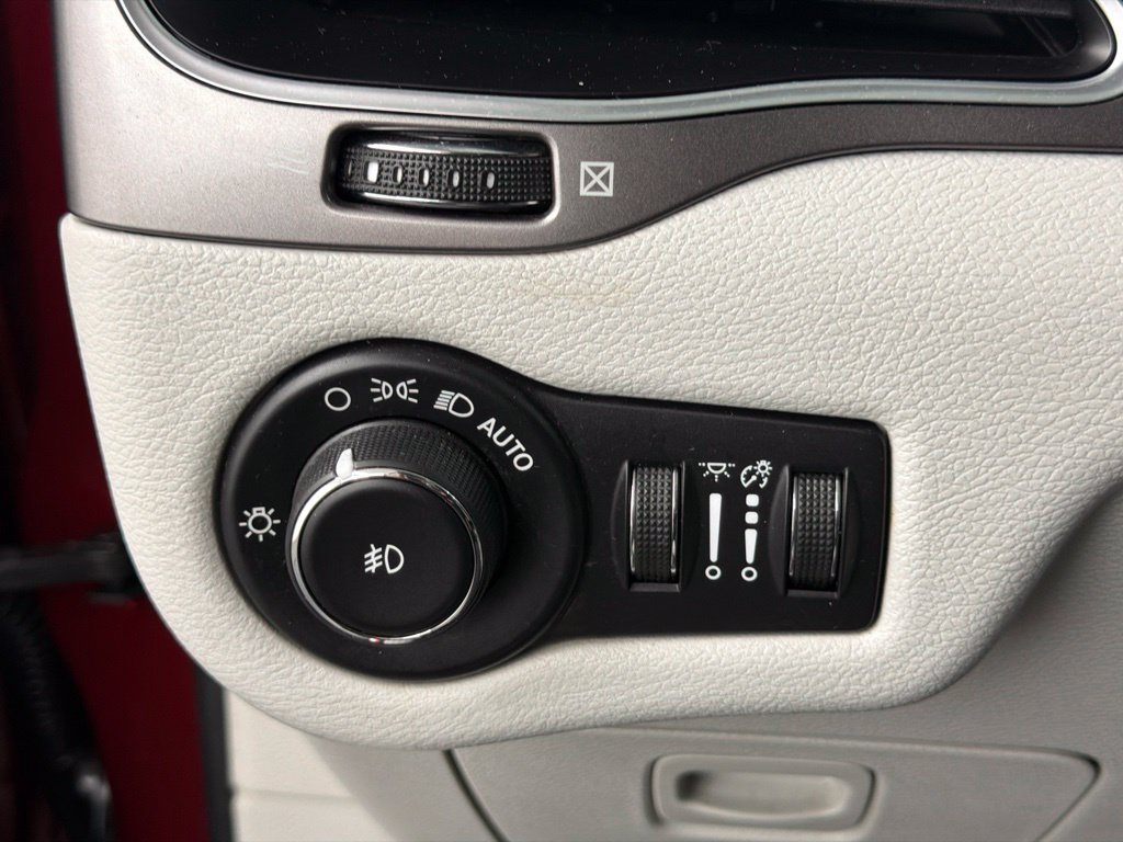 Used 2020 Jeep Cherokee Latitude Lux w/ Quick Order Package 26H Lux FWD image 29