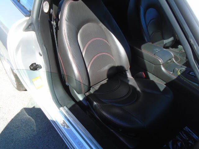 Used 2001 Jaguar XKR Coupe RWD image 11
