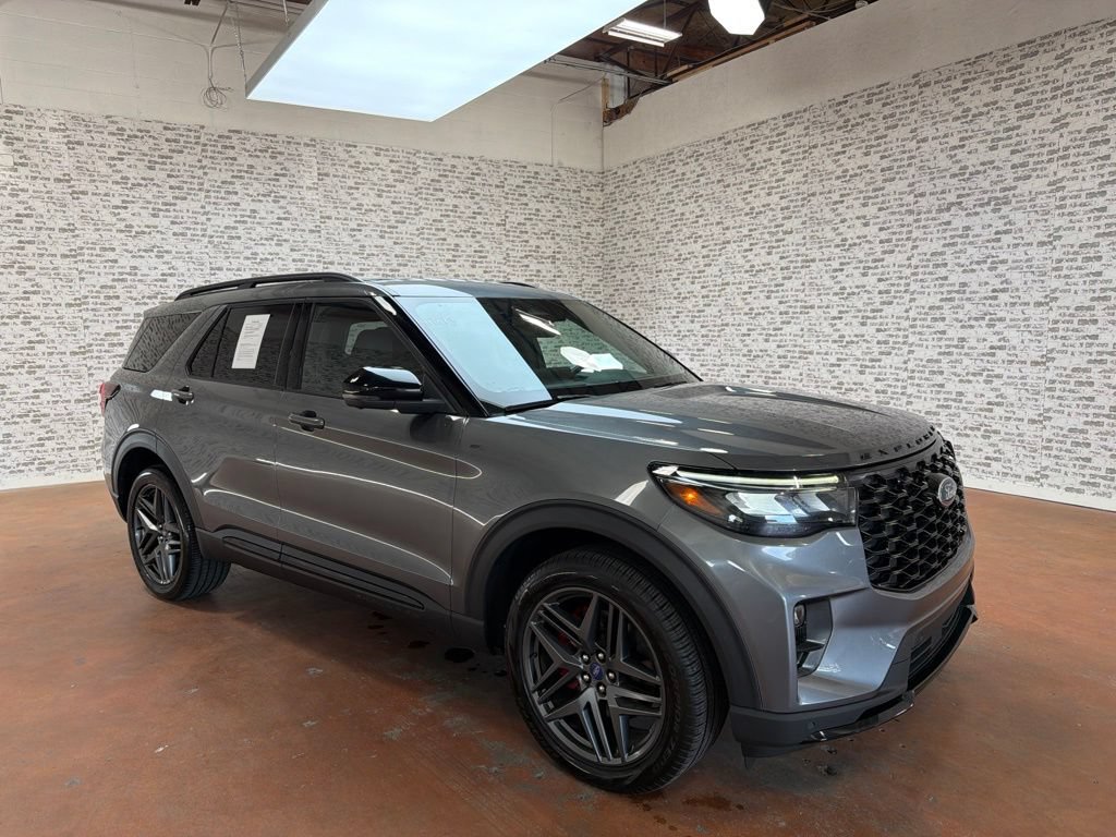 Used 2025 Ford Explorer ST-Line w/ ST-Line Street Pack AWD/4WD image 1