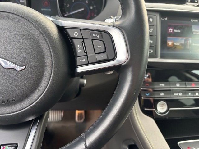 Used 2018 Jaguar F-PACE R-Sport image 15
