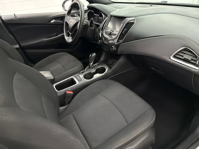 Used 2018 Chevrolet Cruze LT w/ Convenience Package FWD image 27