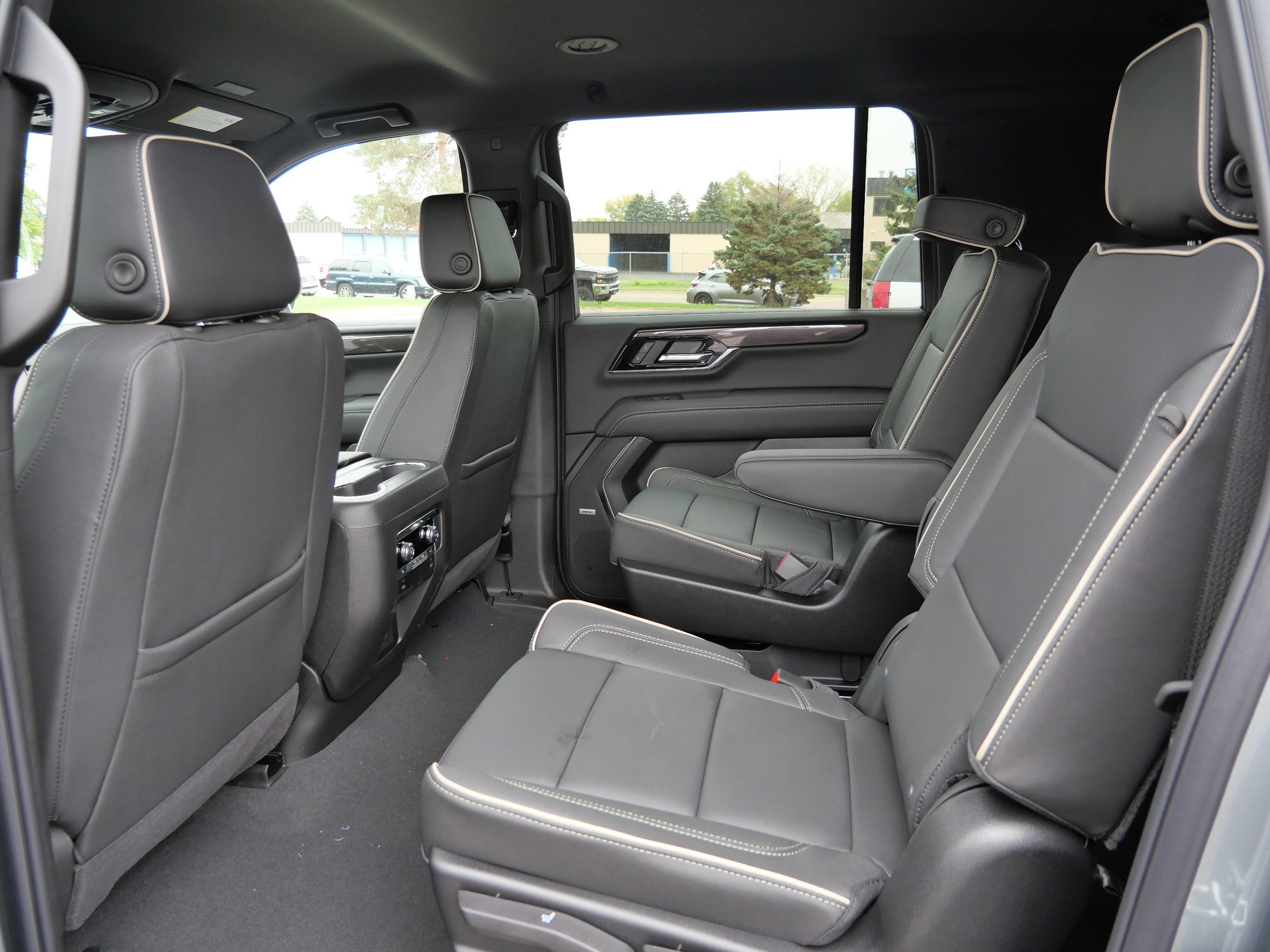 New 2026 GMC Yukon XL Elevation image 4