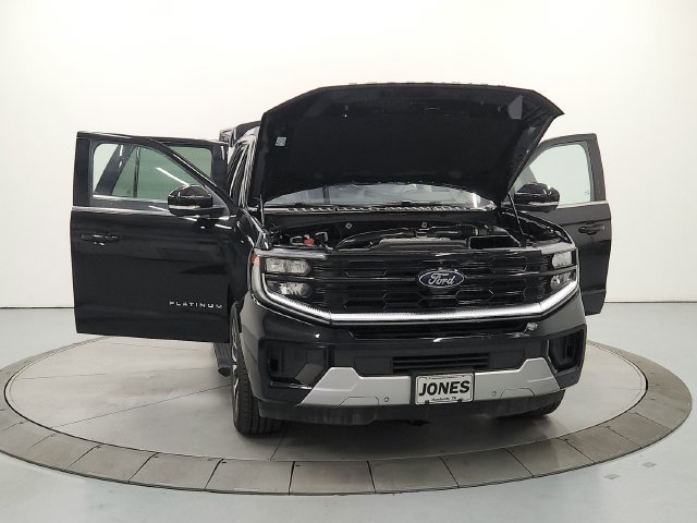 Used 2025 Ford Expedition Platinum w/ Driver's Package AWD/4WD image 11