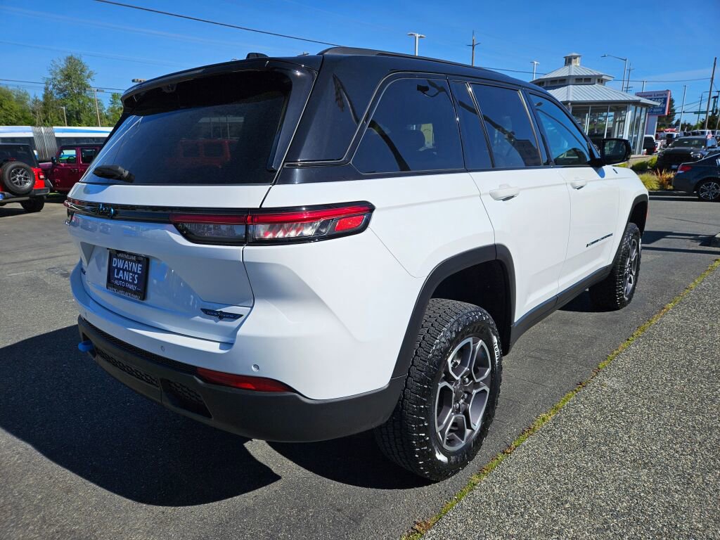 Used 2022 Jeep Grand Cherokee Trailhawk w/ Advanced Protech Group II AWD/4WD image 5