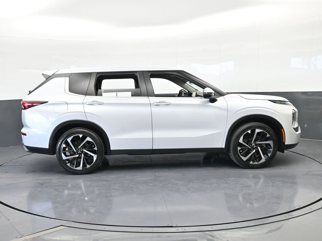 Used 2022 Mitsubishi Outlander ES image 7