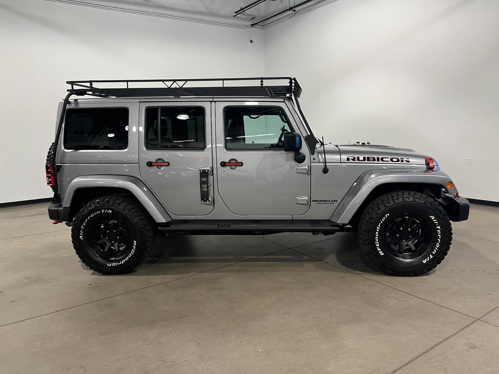 Used 2017 Jeep Wrangler Unlimited Rubicon image 2