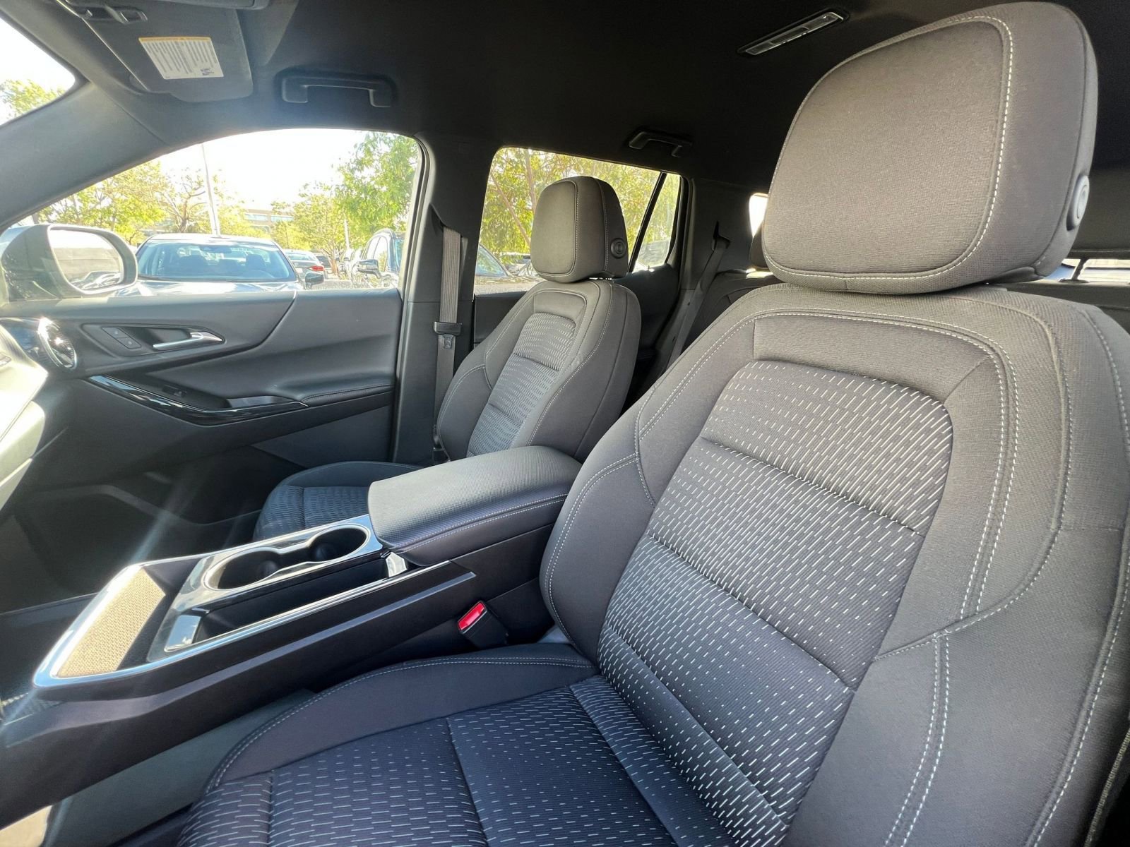 Used 2025 Chevrolet Equinox LT image 36