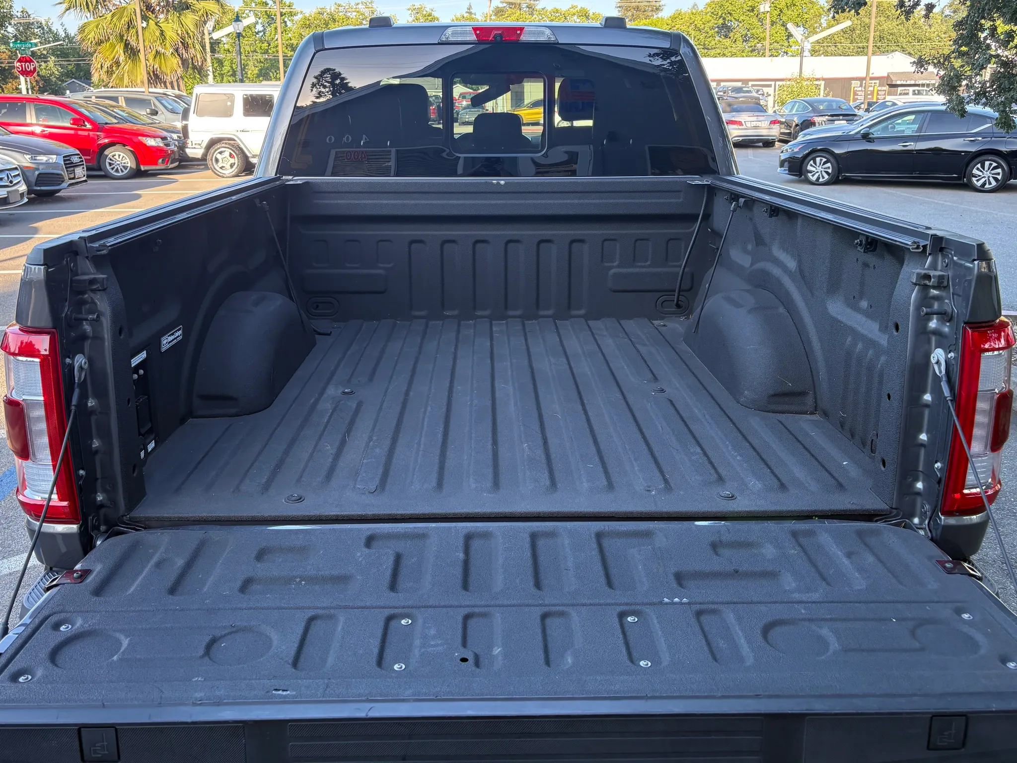 Used 2022 Ford F150 Platinum w/ FX4 Off-Road Package AWD/4WD image 30