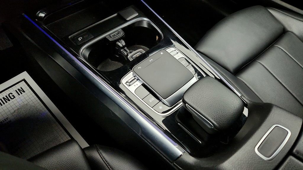 Used 2020 Mercedes-Benz GLB 250 4MATIC w/ Premium Package image 16