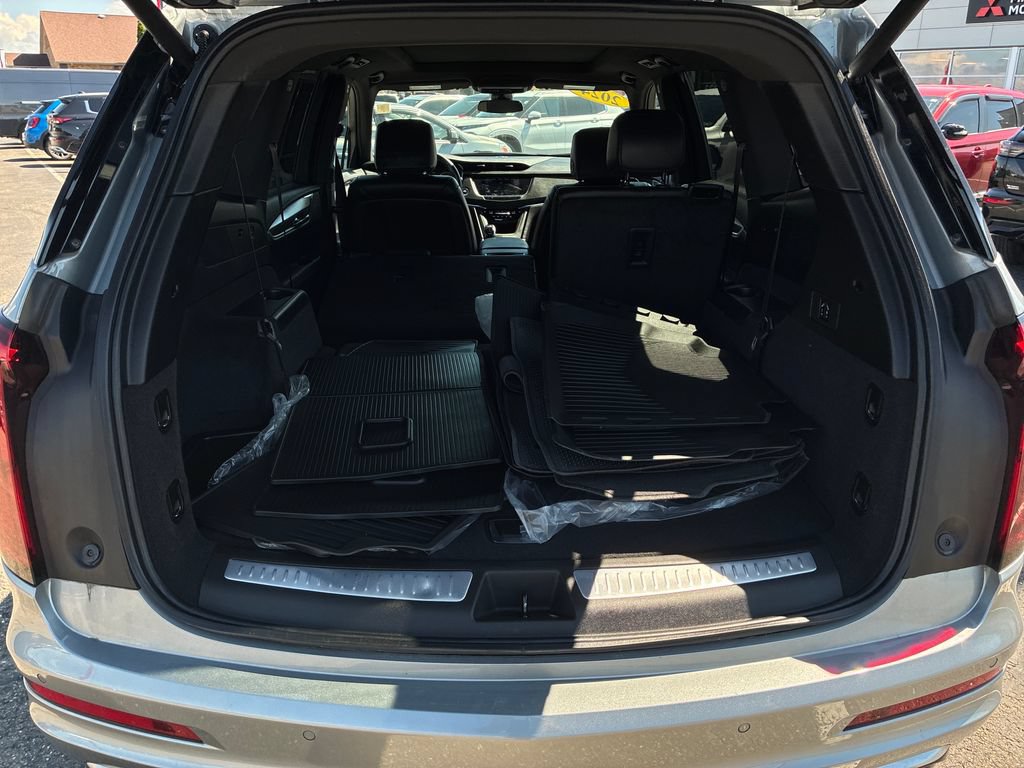 Used 2024 Cadillac XT6 Luxury w/ LPO, Floor Liner Package AWD/4WD image 19