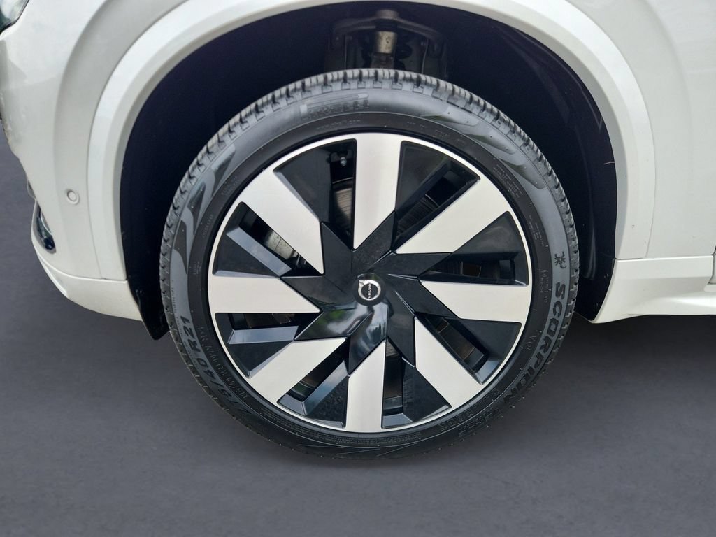 Certified 2025 Volvo XC90 T8 Plus AWD/4WD image 8