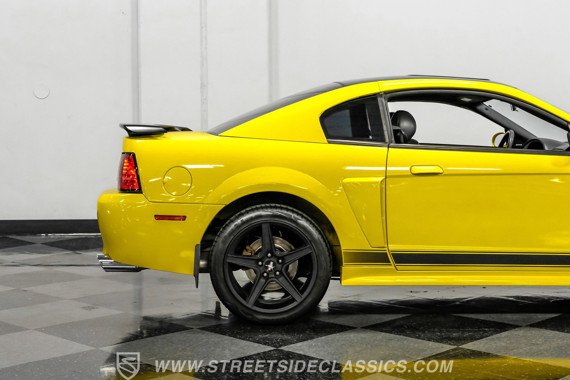 Used 2003 Ford Mustang Mach 1 RWD image 28