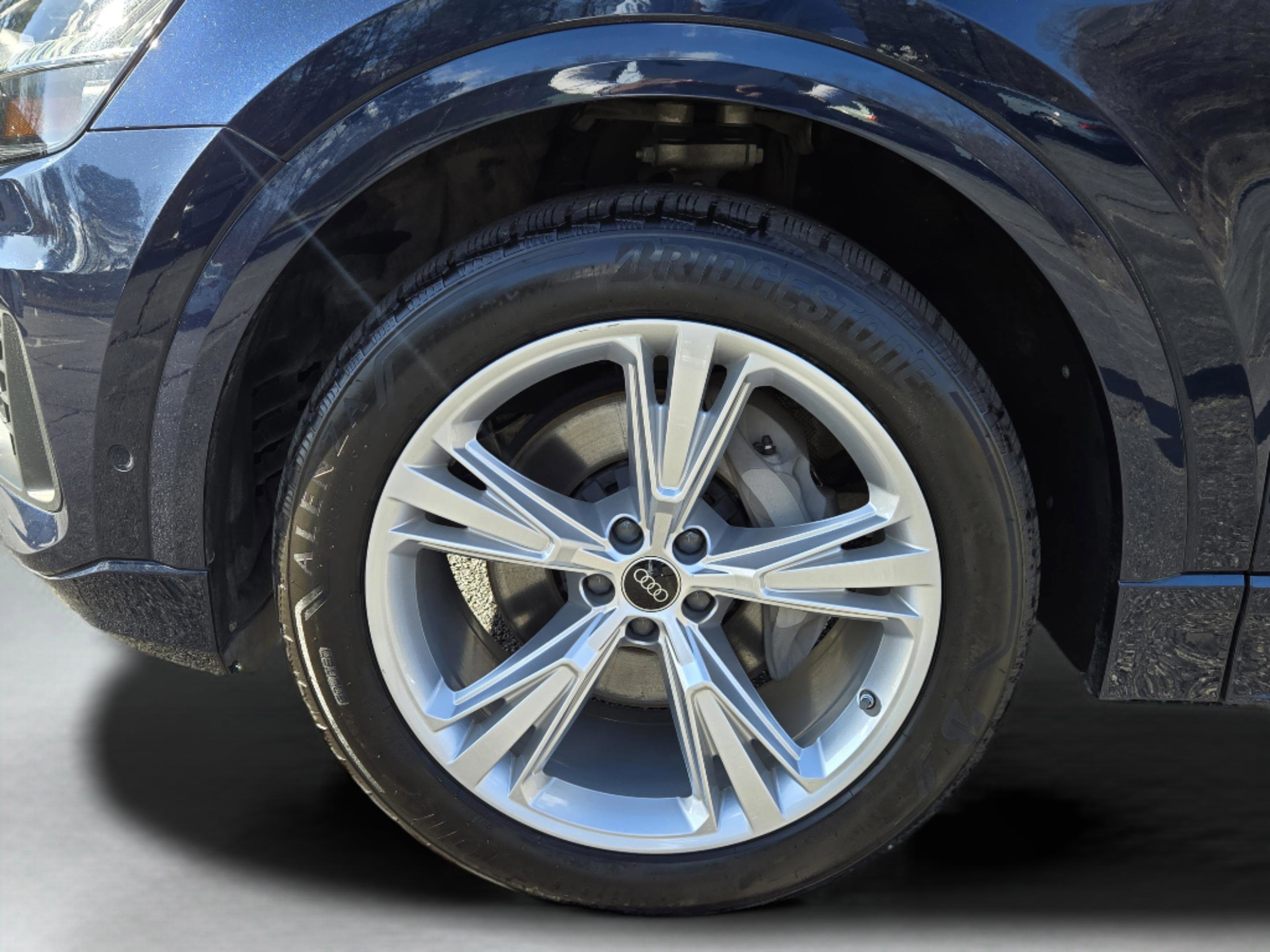 Used 2023 Audi Q8 Premium image 9