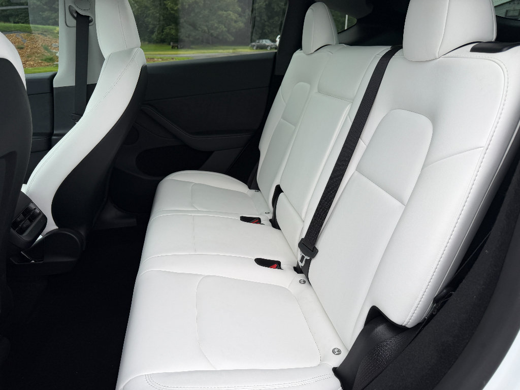 Used 2024 Tesla Model Y Long Range AWD/4WD image 21