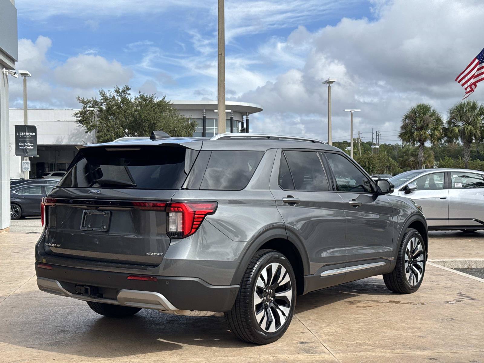 Used 2026 Ford Explorer Platinum w/ LUX Leather Package AWD/4WD image 3