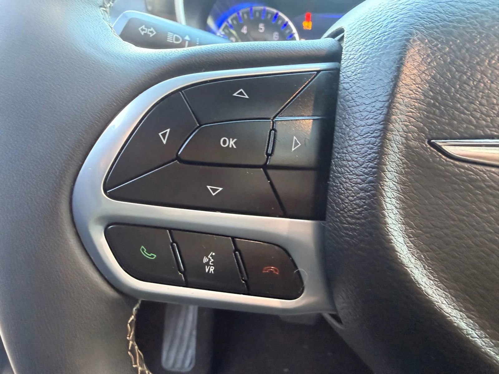 Used 2023 Chrysler Pacifica Limited image 16