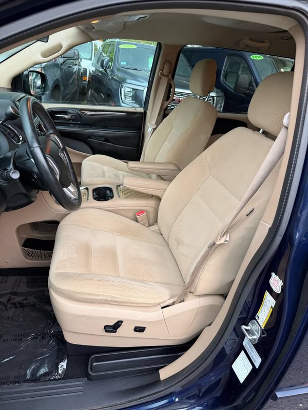 Used 2016 Dodge Grand Caravan SXT w/ Rear Park Assist Package FWD image 9