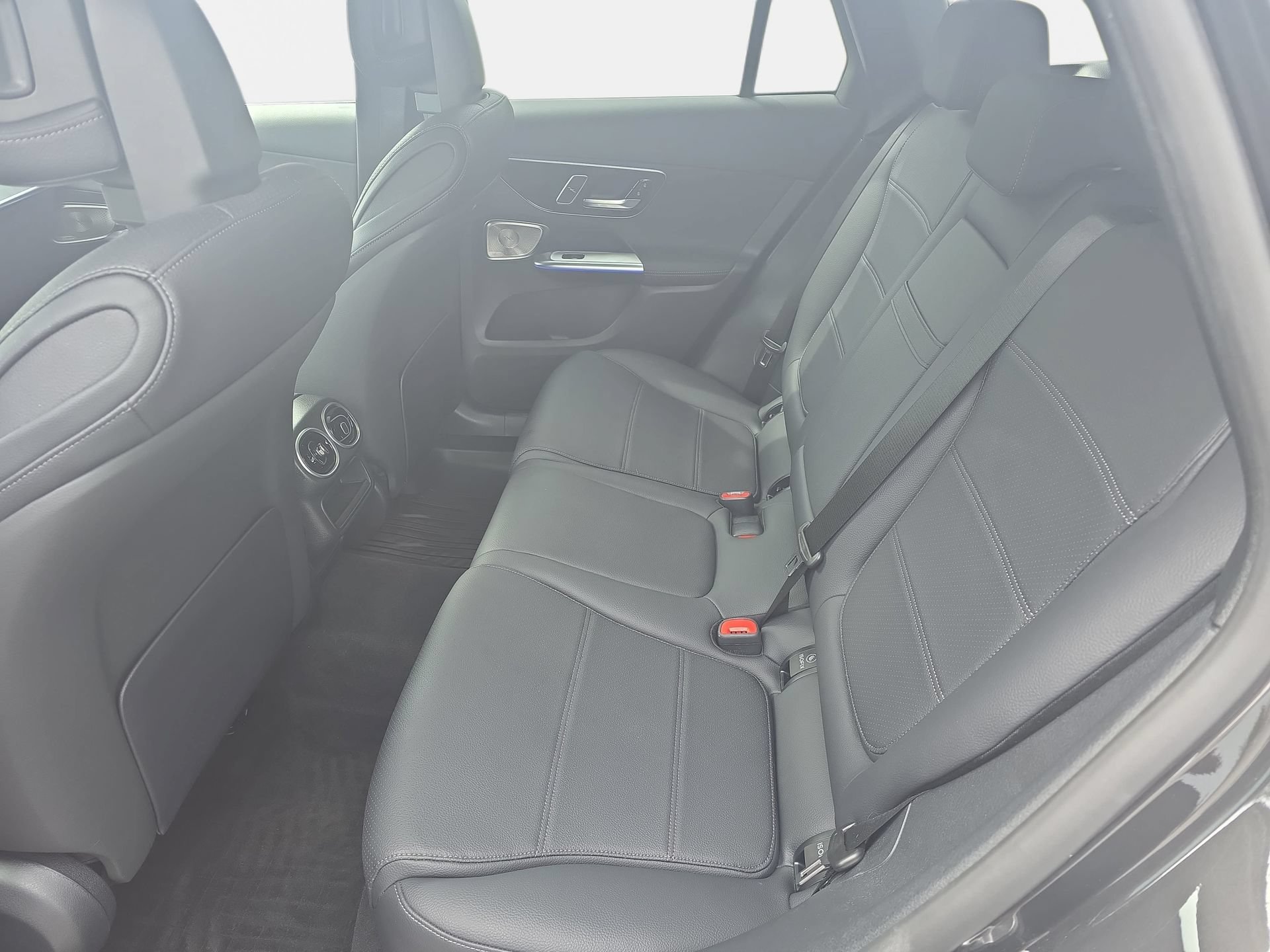 Used 2025 Mercedes-Benz GLC 300 4MATIC image 14