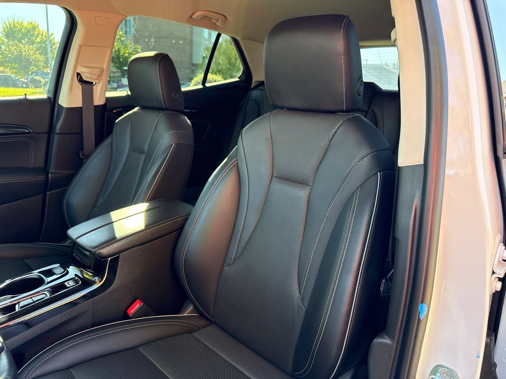Used 2023 Buick Envision Essence AWD/4WD image 18
