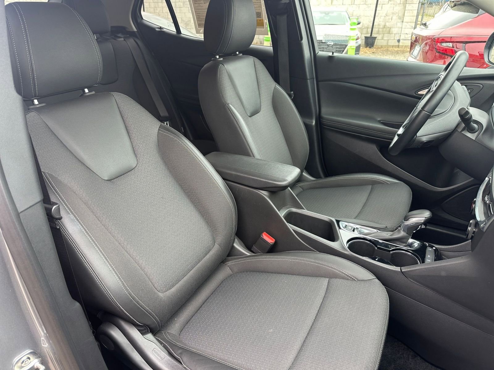 Used 2025 Buick Encore GX Preferred image 35