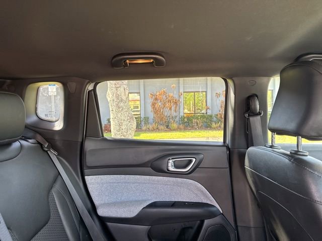 Used 2025 Jeep Compass Latitude image 14