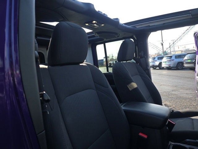 Used 2023 Jeep Wrangler Unlimited w/ Sun & Screen Package image 43