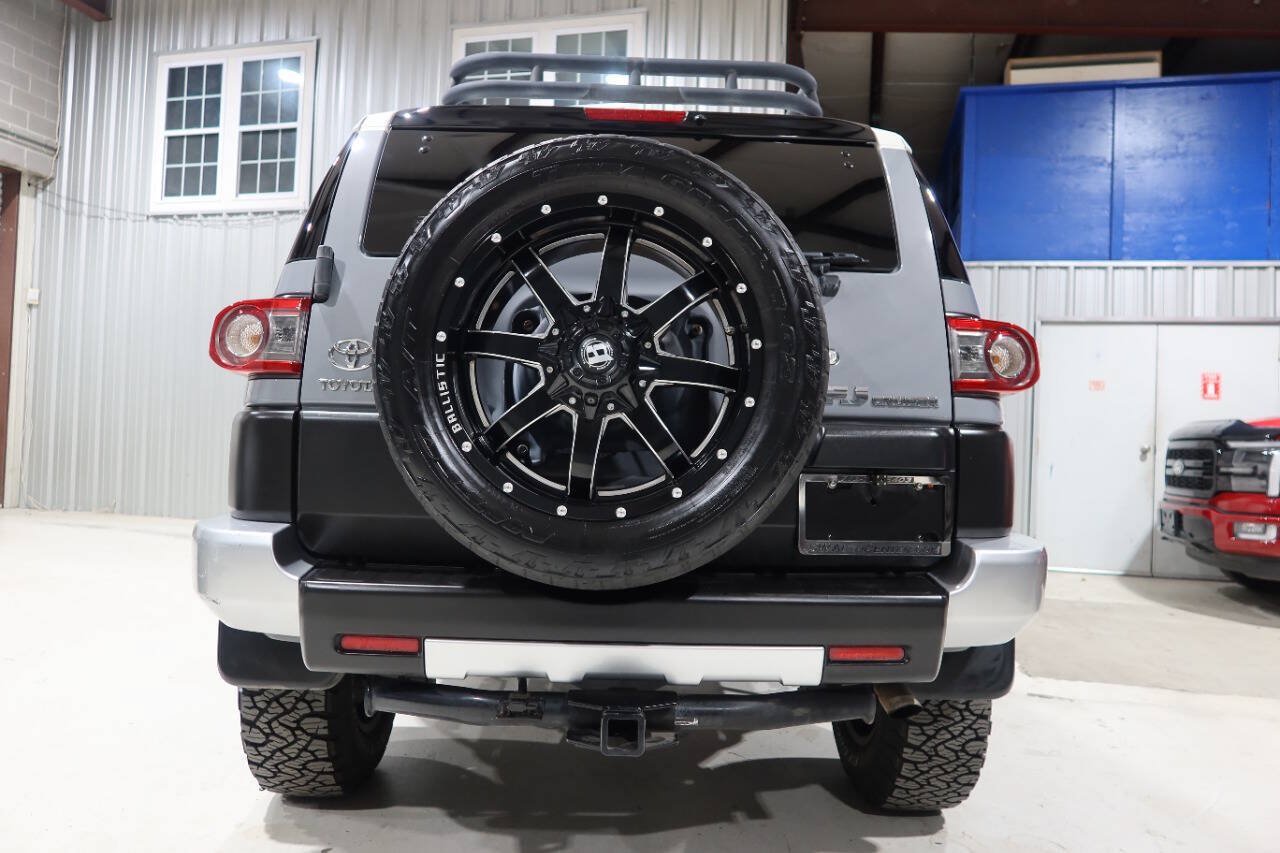 Used 2014 Toyota FJ Cruiser 4WD w/ Convenience Package image 4