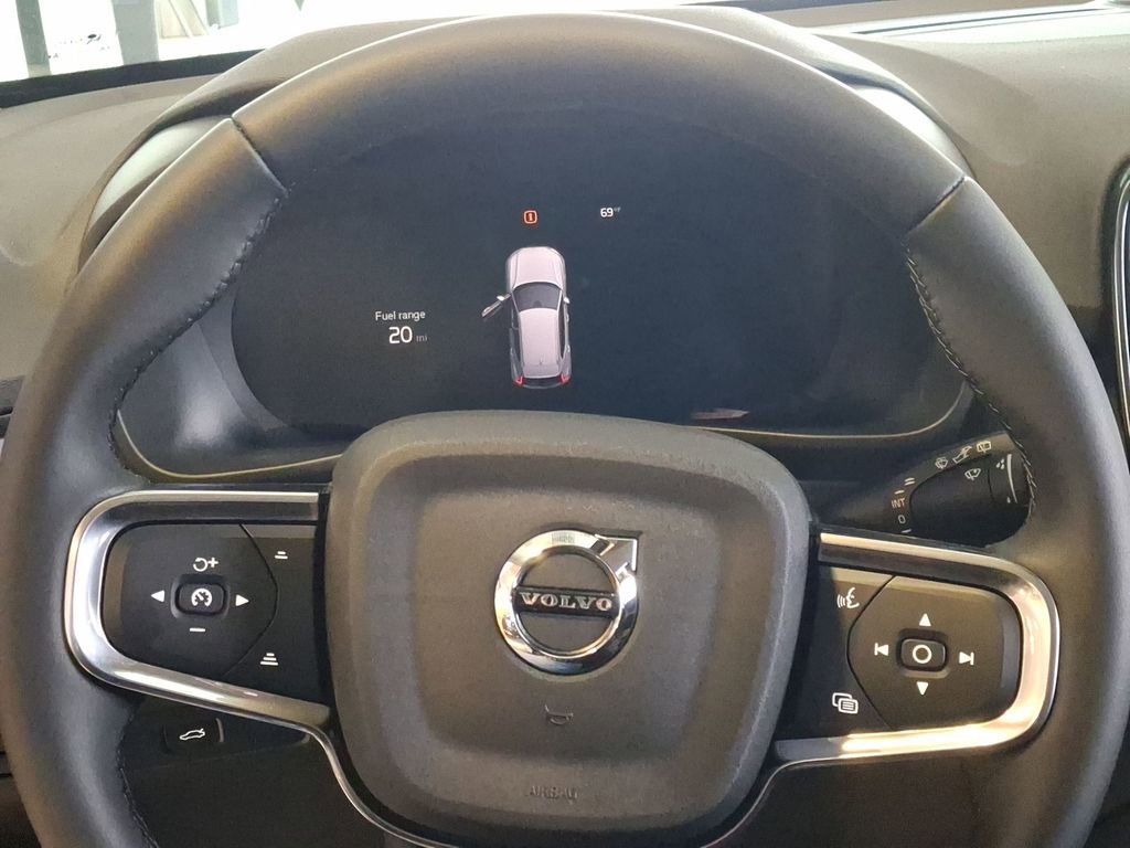 New 2026 Volvo XC40 B5 Core w/ Climate Package image 17