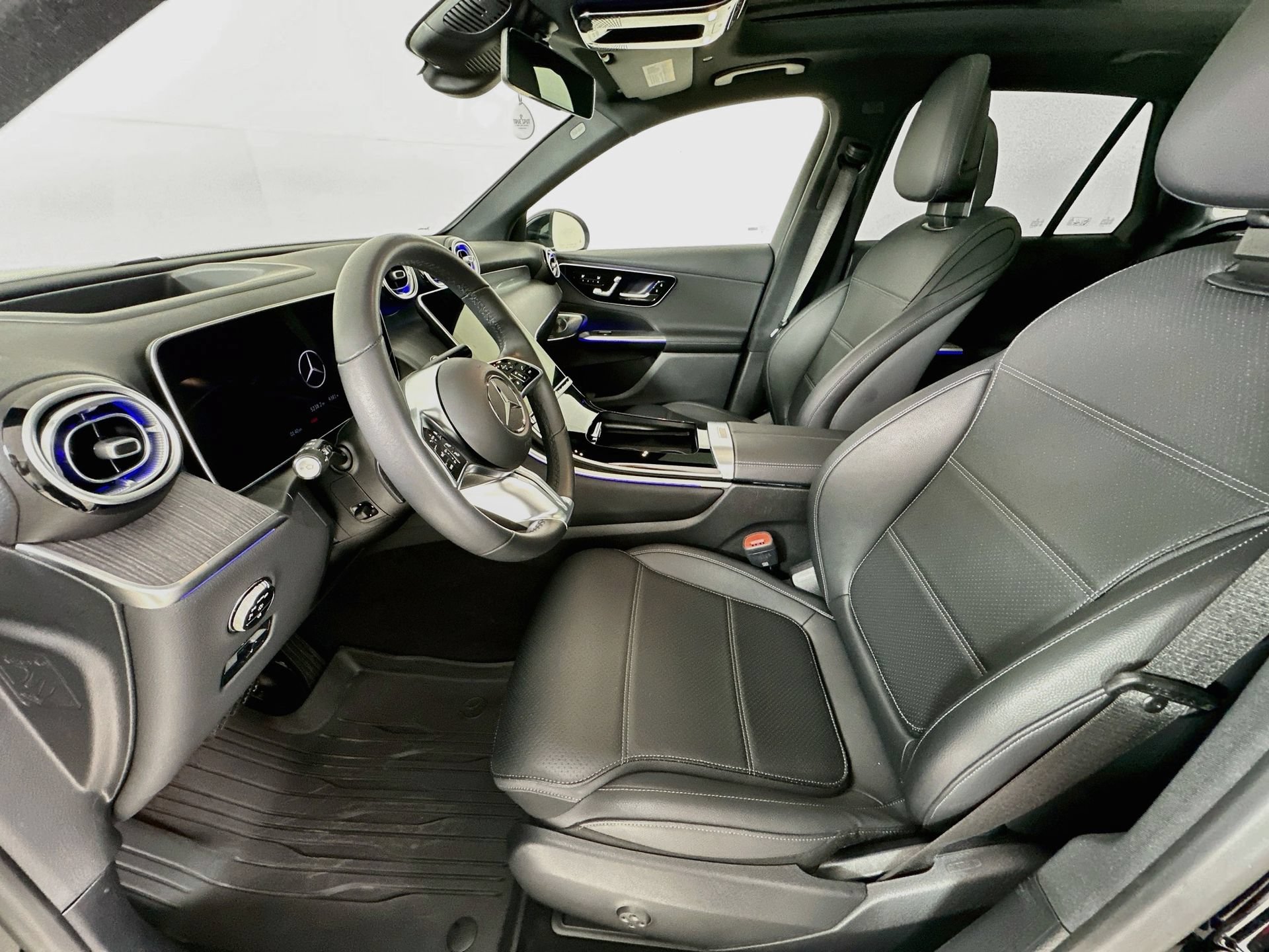 Used 2026 Mercedes-Benz GLC 300 4MATIC image 23