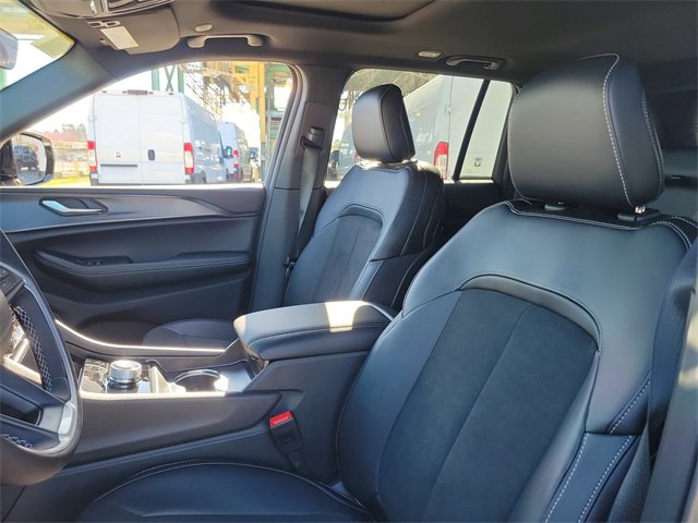 New 2025 Jeep Grand Cherokee Altitude image 13