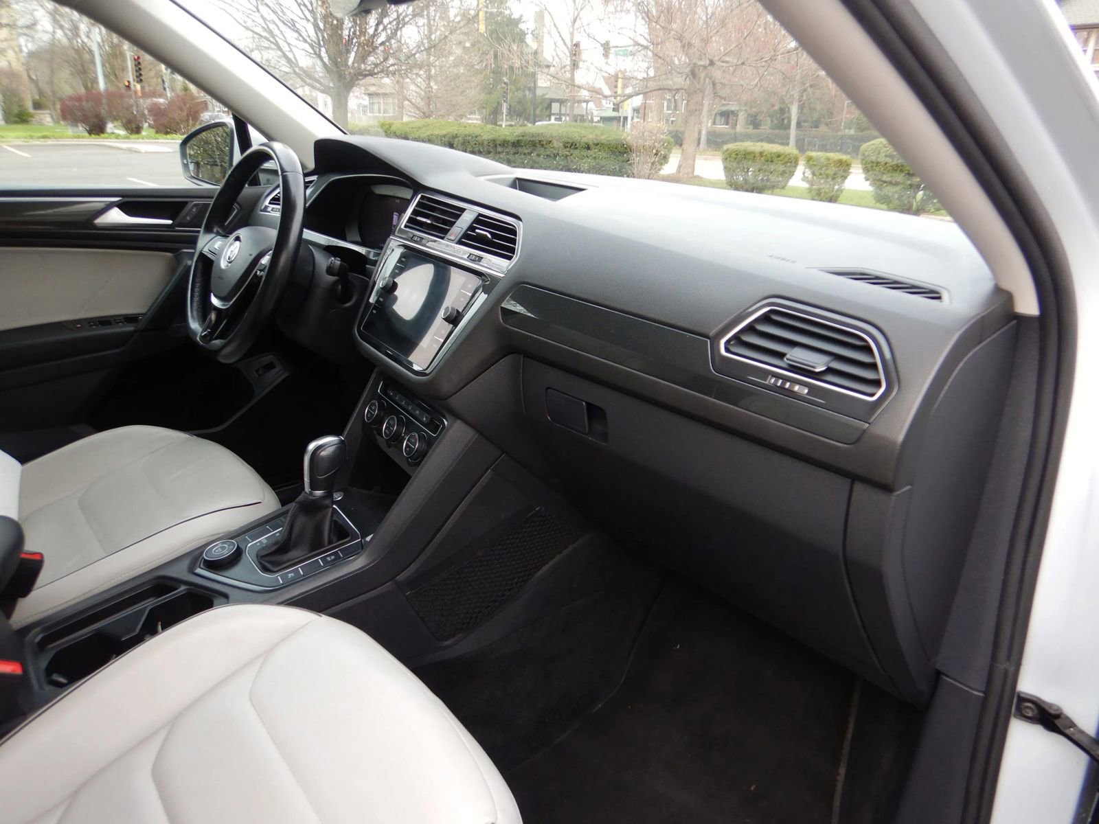 Used 2019 Volkswagen Tiguan SEL Premium AWD/4WD image 22