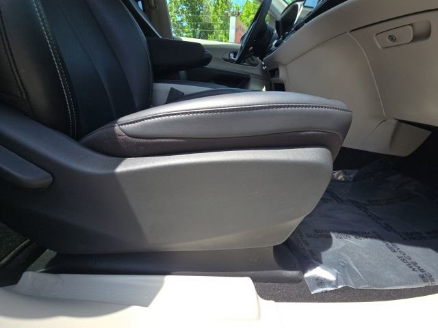Used 2023 Chrysler Pacifica Touring-L FWD image 18