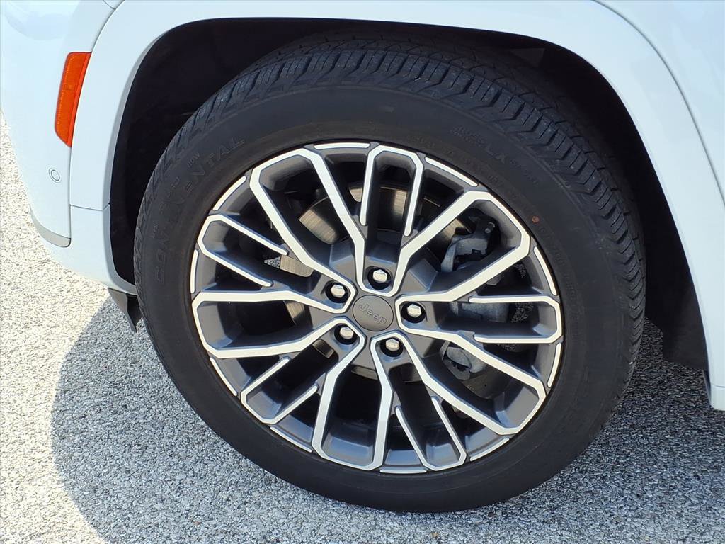 Used 2025 Jeep Grand Cherokee L Summit AWD/4WD image 19