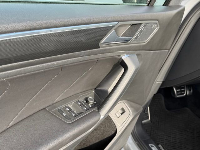 Used 2020 Volkswagen Tiguan SEL Premium R-Line image 22