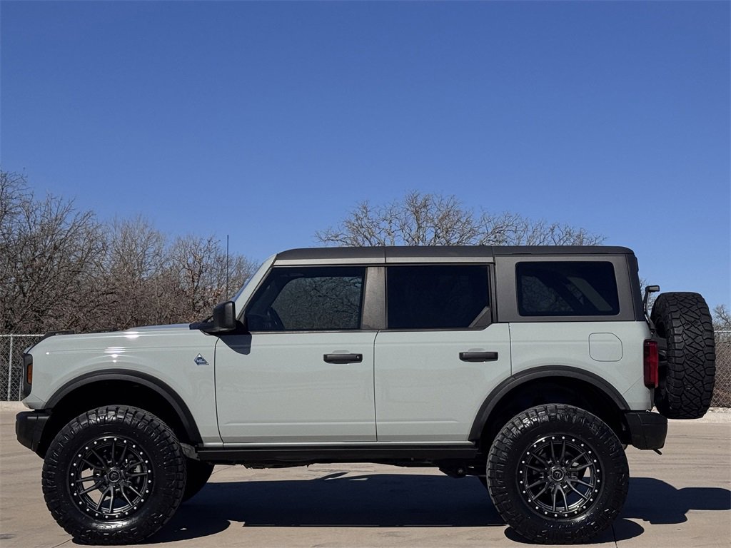 Used 2022 Ford Bronco Black Diamond image 3