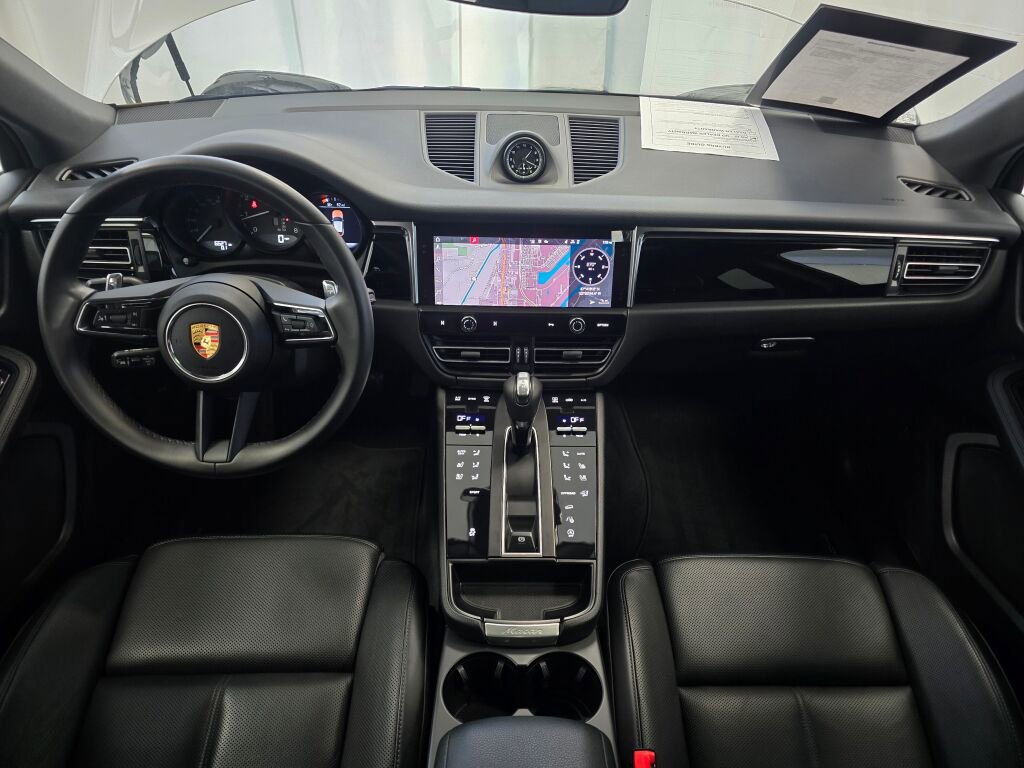 Certified 2024 Porsche Macan image 18