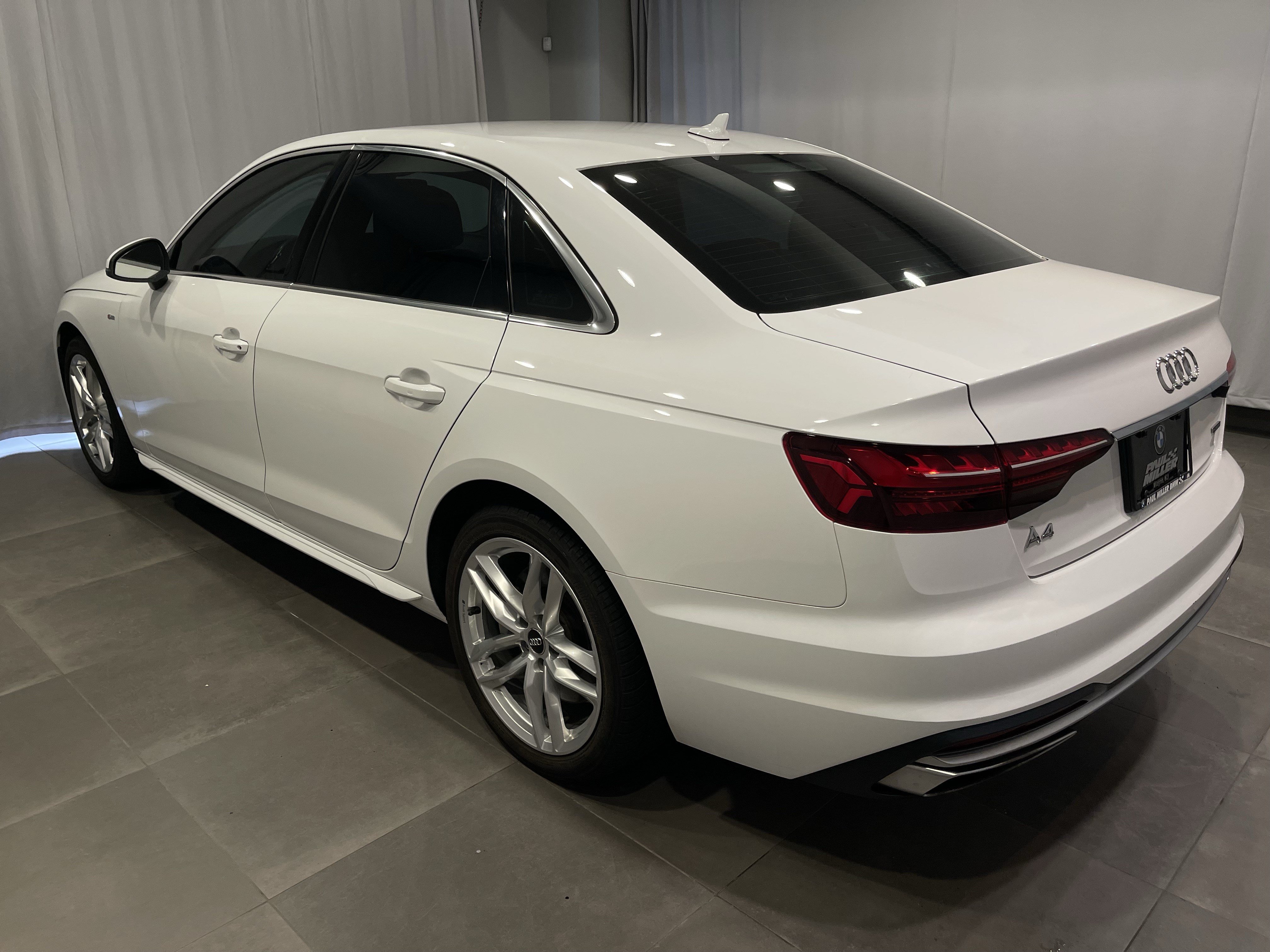 Used 2020 Audi A4 2.0T Premium w/ Convenience Package AWD/4WD image 4